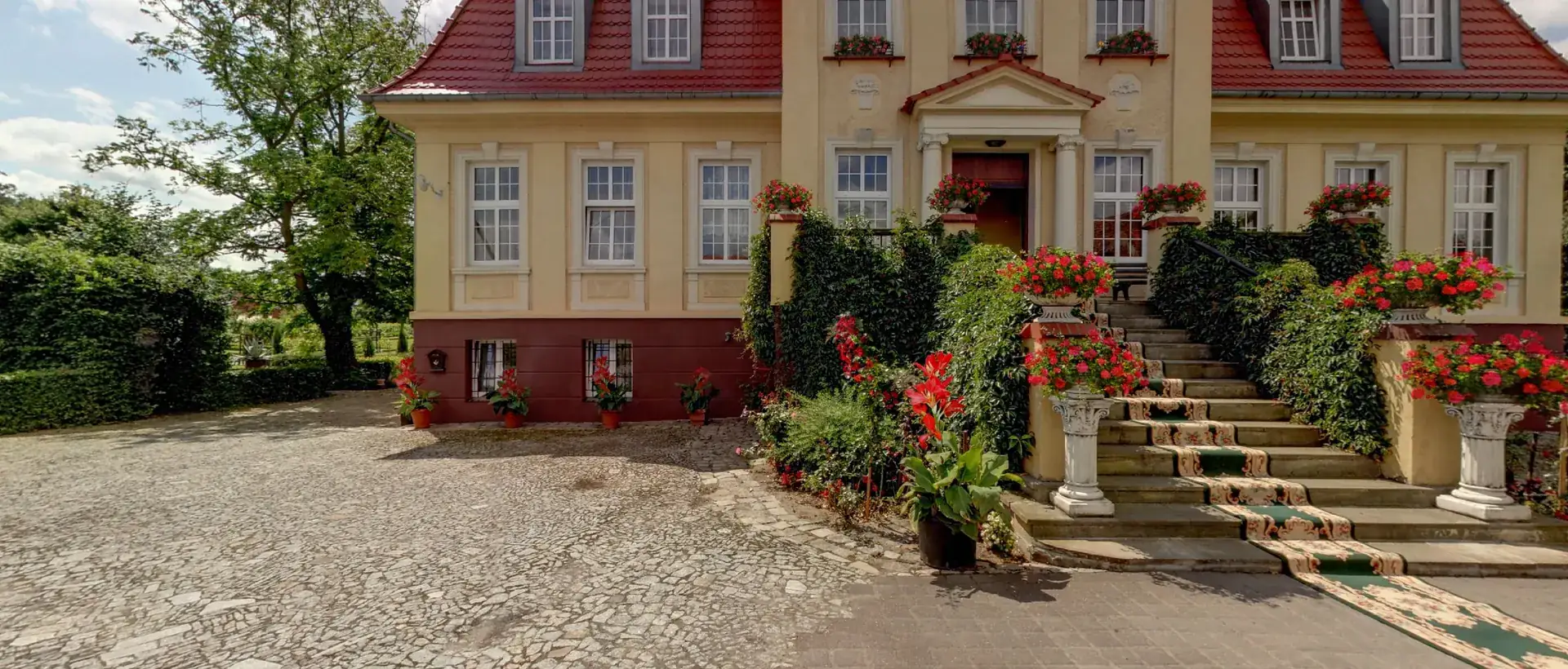 Zespół Pałacowo-Parkowy Bądzów - widok z wirtualnego spaceru